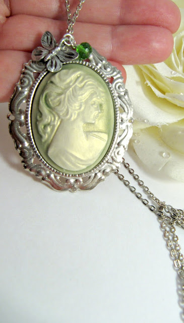 Victorian Cameo Necklace on Luulla